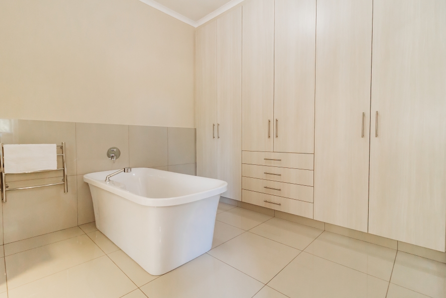 5 Bedroom Property for Sale in Heather Park Western Cape